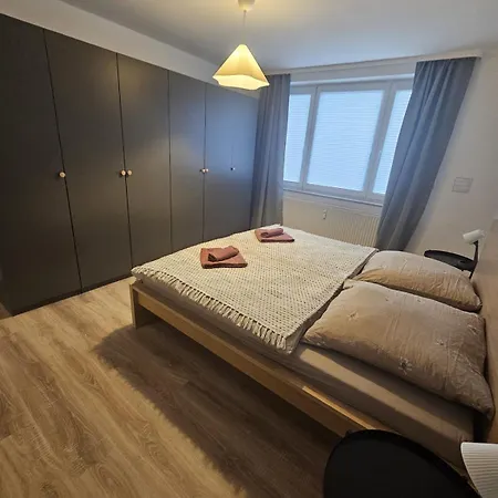 Moderne Gegenüber Bahnhof Apartamento *