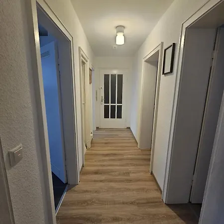 Moderne Gegenüber Bahnhof Apartamento