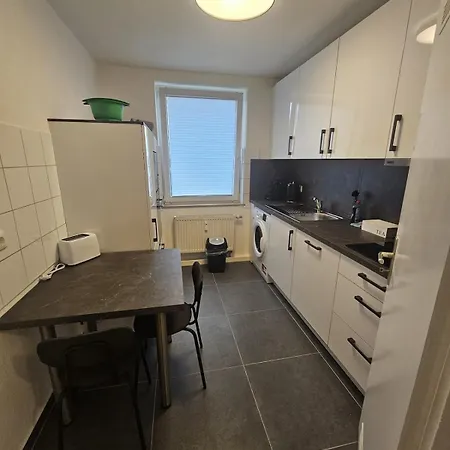 Moderne Gegenueber Bahnhof كاسيل