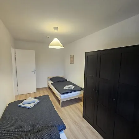 Moderne Gegenüber Bahnhof Apartamento
