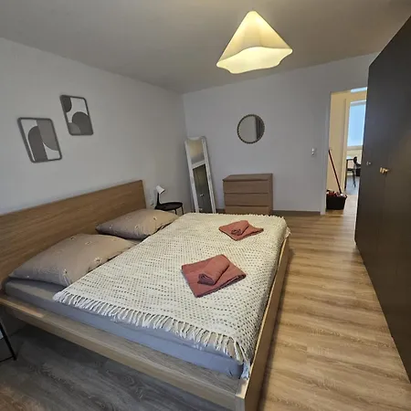 Moderne Gegenüber Bahnhof Apartamento *